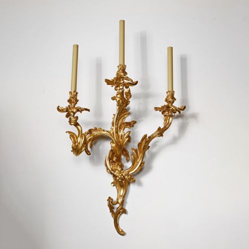 EXCEPTIONAL PAIR OF LARGE 19TH CENTURY FRENCH THREE BRANCH ORMOLU WALL LIGHTS OR APPLIQUS - ADDITIONAL PHOTO 2