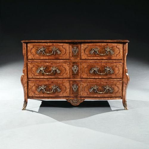 EARLY 18TH CENTURY REGENCE BURR MAPLE COMMODE ATTRIBUTED TO THOMAS HACHE OF GRENOBLE