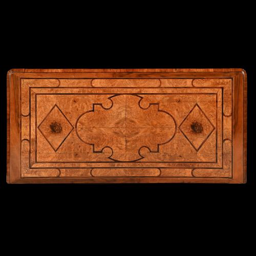 EARLY 18TH CENTURY REGENCE BURR MAPLE COMMODE ATTRIBUTED TO THOMAS HACHE OF GRENOBLE - ADDITIONAL PHOTO 7