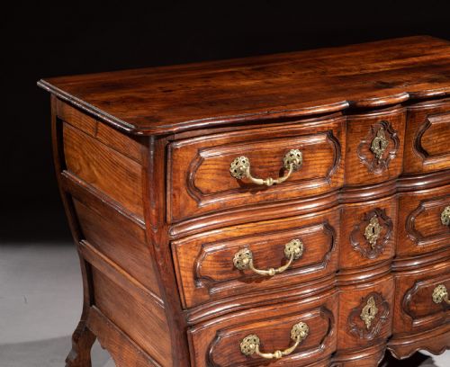 MID 18TH CENTURY LOUIS XV BOMBE SHAPED CHESTNUT PROVINCIAL COMMODE - ADDITIONAL PHOTO 4