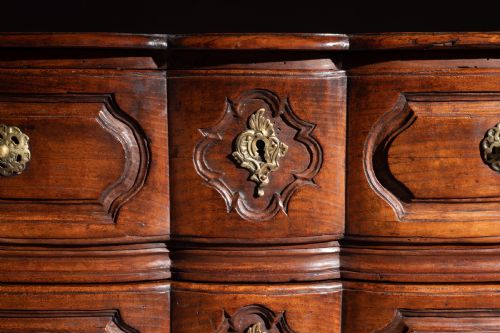MID 18TH CENTURY LOUIS XV BOMBE SHAPED CHESTNUT PROVINCIAL COMMODE - ADDITIONAL PHOTO 8