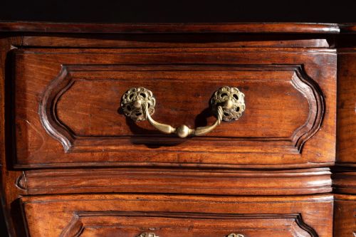 MID 18TH CENTURY LOUIS XV BOMBE SHAPED CHESTNUT PROVINCIAL COMMODE - ADDITIONAL PHOTO 9