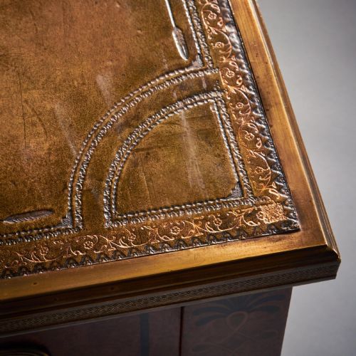 FINE 19TH CENTURY FRENCH NEOCLASSICAL STYLE AMBOYNA AND GILT BRONZE MOUNTED WRITING TABLE - ADDITIONAL PHOTO 6