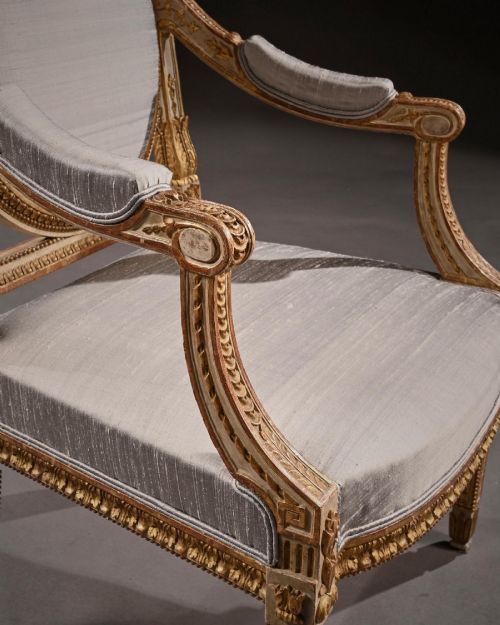 FINE PAIR OF 19TH C DECORATIVE ITALIAN PAINTED AND PARCEL GILT ARMCHAIRS OF NEOCLASSICAL DESIGN - ADDITIONAL PHOTO 9