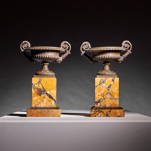 A PAIR OF EARLY 19TH CENTURY FRENCH BRONZE AND MARBLE TAZZAS OF PARTICULARLY HIGH QUALITY AND LARGE SIZE - ADDITIONAL PHOTO 2