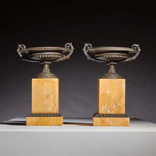 A FINE PAIR OF EARLY 19TH CENTURY FRENCH GRAND TOUR BRONZE AND SIENA MARBLE TAZZAS OF INTERESTING DESIGN - ADDITIONAL PHOTO 2
