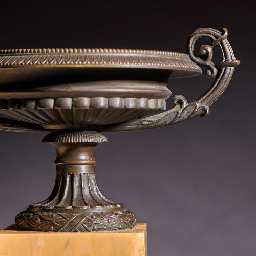 A FINE PAIR OF EARLY 19TH CENTURY FRENCH GRAND TOUR BRONZE AND SIENA MARBLE TAZZAS OF INTERESTING DESIGN - ADDITIONAL PHOTO 3