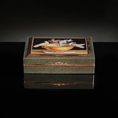 fig 3. A rectangular green jasper snuff box featuring a detailed micromosaic plaque inset on the lid framed by a chase-carved gold border depicting four doves perched on a golden bowl against a dark background.
