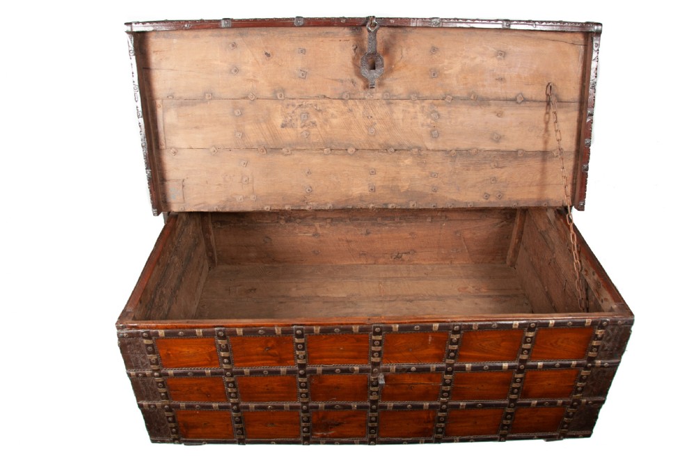 Decorative Large Antique Anglo-Indian Trunk  View X