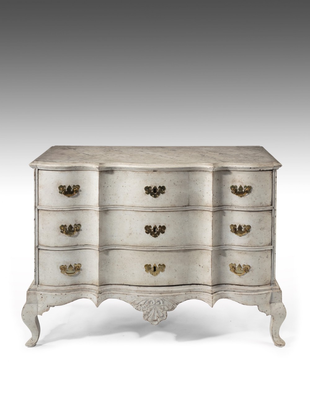 Mid 18th Century Baroque Serpentine Chest of Drawers