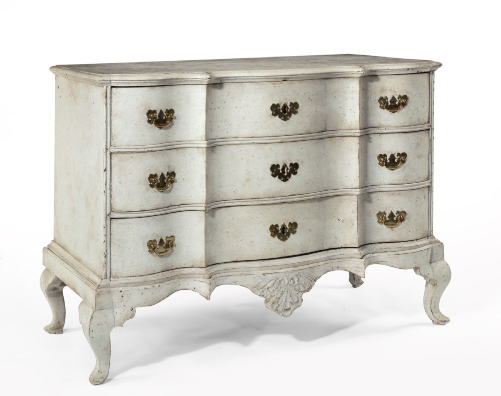 Mid 18th Century Baroque Serpentine Chest of Drawers View III