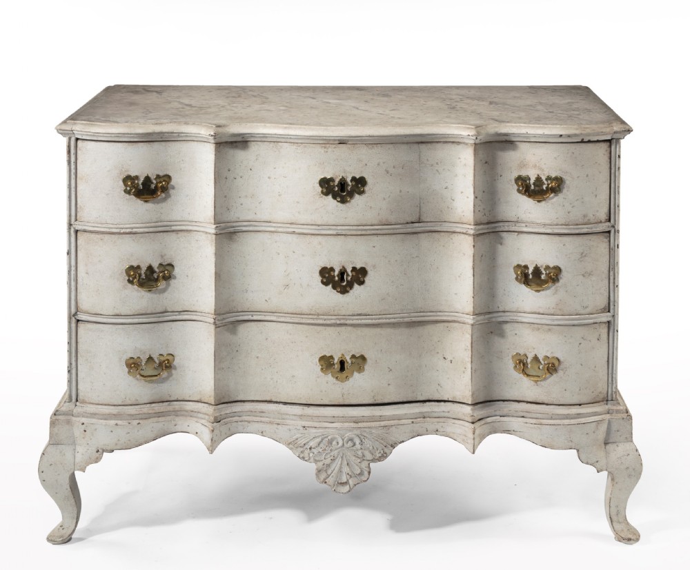 Mid 18th Century Baroque Serpentine Chest of Drawers View V