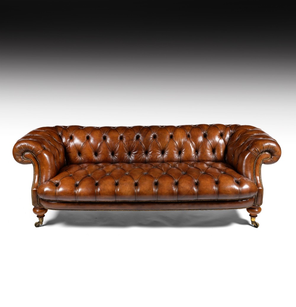 Fine 19th Century Johnstone & Jeanes Walnut Leather Upholstered Chesterfield  View III