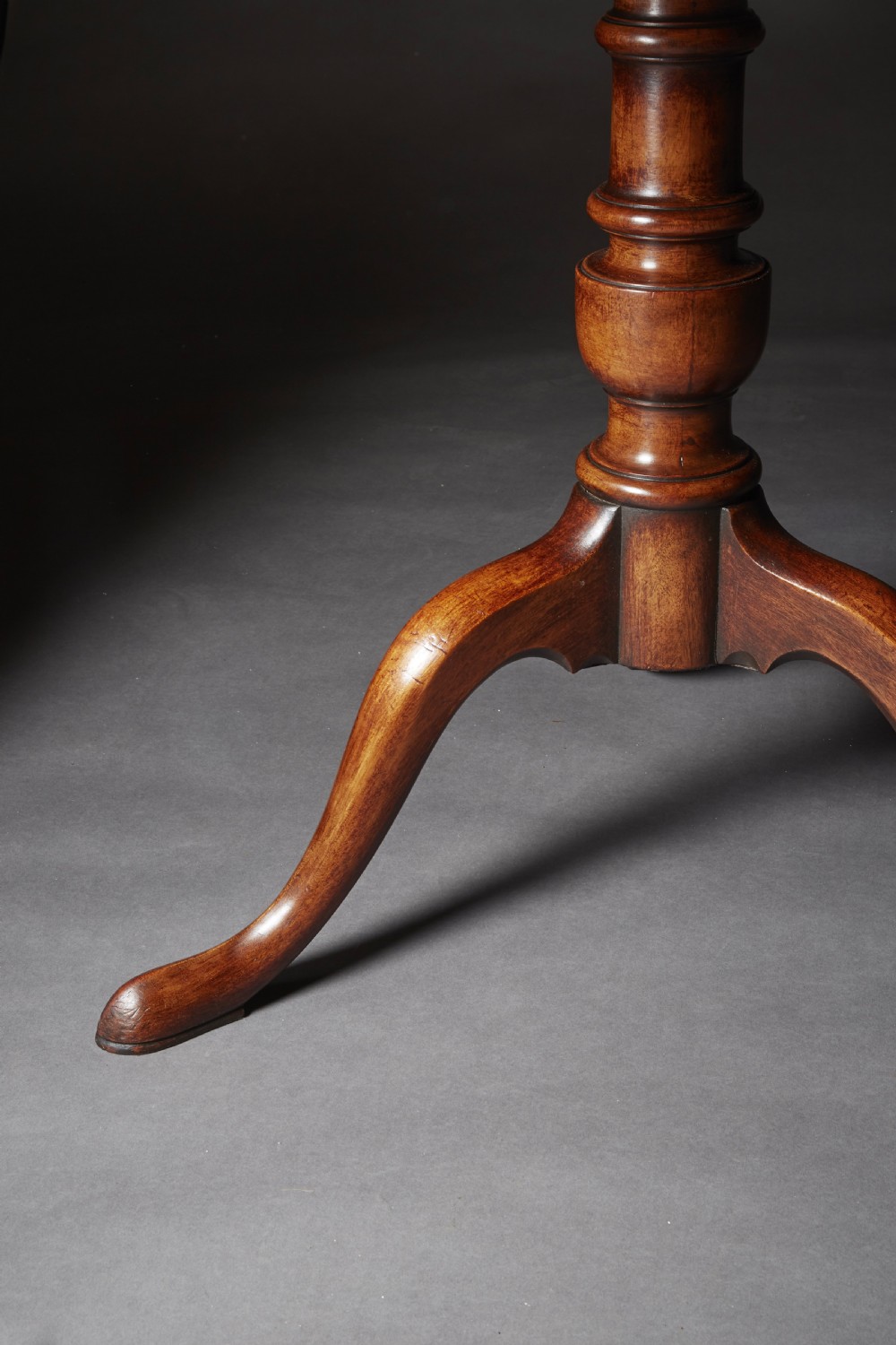 Antique Walnut Dining Table Set with 8 Leather Chairs  View IX