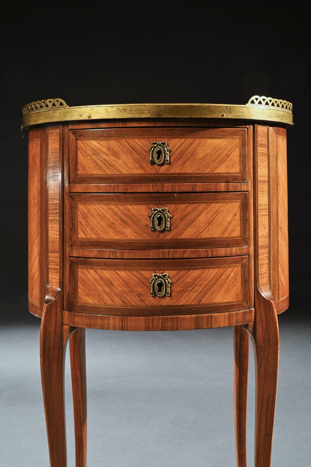 Fine Pair of Late 19th Century Oval Kingwood and Marble Bed Side Tables, Stamped P Chorier View VII