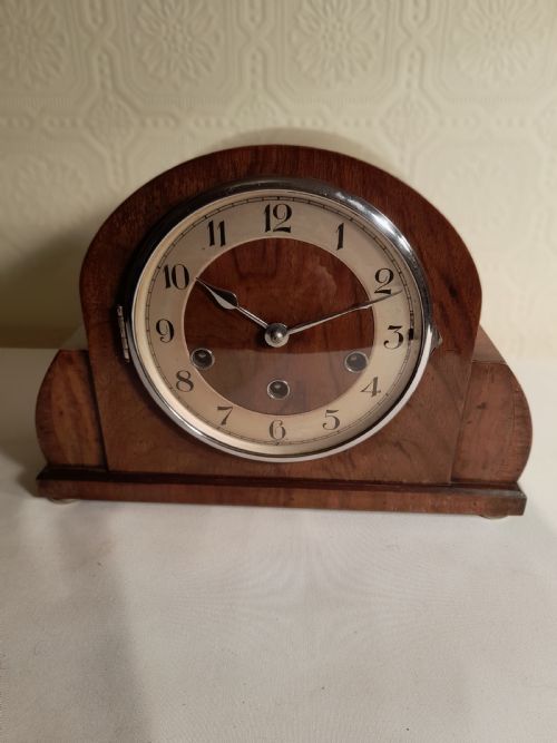 Art-deco, Walnut, Westminster-chime Mantel Clock