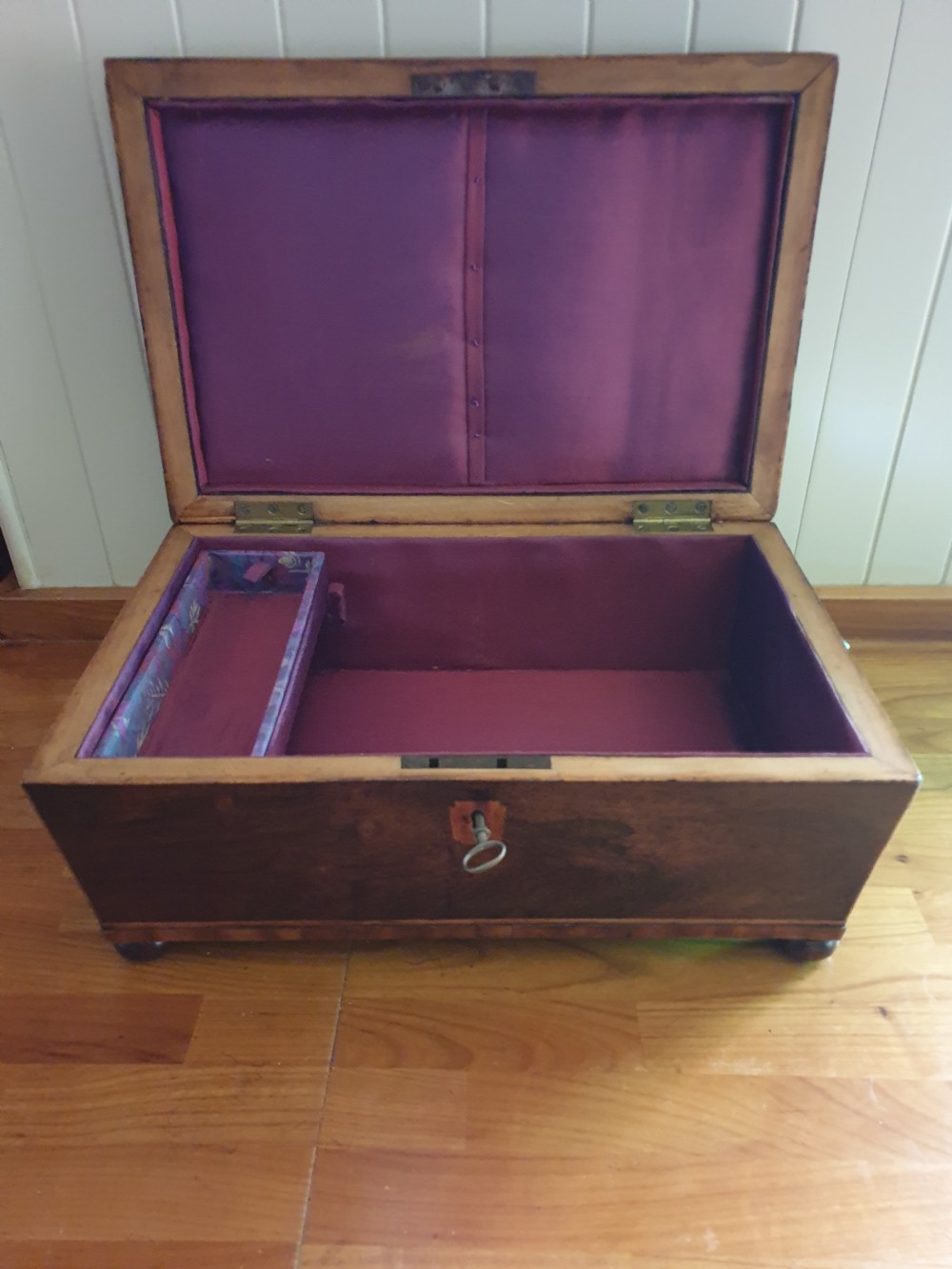 A LARGE GEORGIAN  INLAID  ROSEWOOD WORK/JEWELLERY BOX COMPLETE WITH KEY View II