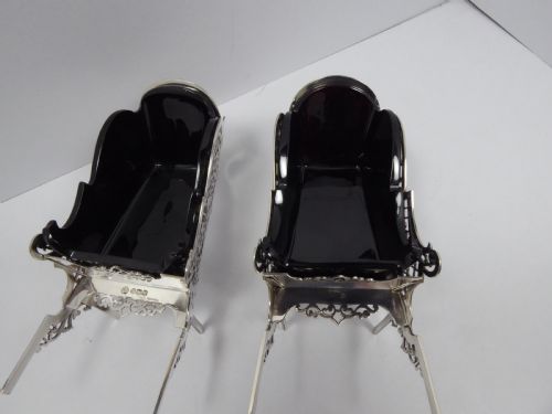 SOLID SILVER PAIR OF WHEEL BARROW TABLE DISHES - ADDITIONAL PHOTO 3