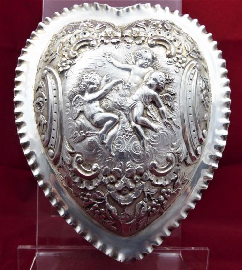 RARE LARGE SILVER MAPPIN AND WEBB HEART SHAPE CHERUB BOX - ADDITIONAL PHOTO 8