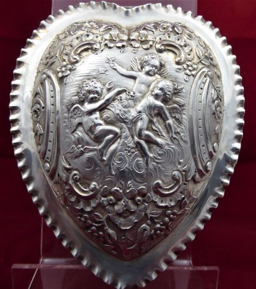 RARE LARGE SILVER MAPPIN AND WEBB HEART SHAPE CHERUB BOX - ADDITIONAL PHOTO 2