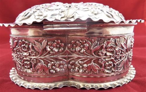 RARE LARGE SILVER MAPPIN AND WEBB HEART SHAPE CHERUB BOX - ADDITIONAL PHOTO 7