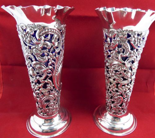 SOLID SILVER PAIR OF VICTORIAN VASES LONDON 1893 - ADDITIONAL PHOTO 1