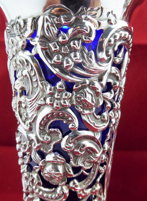 SOLID SILVER PAIR OF VICTORIAN VASES LONDON 1893 - ADDITIONAL PHOTO 3