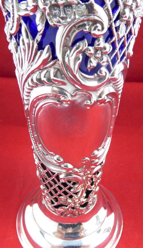 SOLID SILVER PAIR OF VICTORIAN VASES LONDON 1893 - ADDITIONAL PHOTO 4