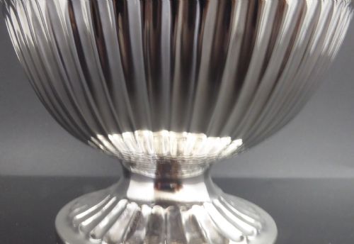 STUNNING SOLID SILVER GEORGIAN SUGAR BOWL 1766 - ADDITIONAL PHOTO 3