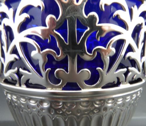 STUNNING SOLID SILVER GEORGIAN SUGAR BOWL 1766 - ADDITIONAL PHOTO 4