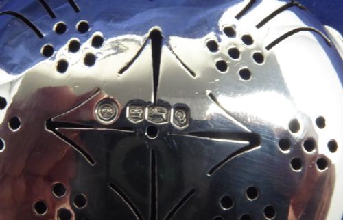 SOLID SILVER TEA STRAINER 1958 - ADDITIONAL PHOTO 3