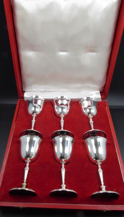 SOLID SILVER SET OF BOXED WINE GOBLETS 1967 - ADDITIONAL PHOTO 1