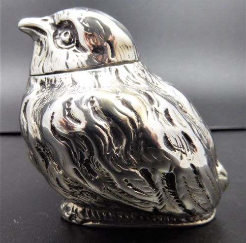 RARE CHICK PEPPER POT LONDON 1882 - ADDITIONAL PHOTO 1