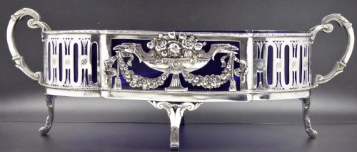 solid silver jardiniere circa 1900 - CATEGORY: ANTIQUE SILVER - DATED 1900