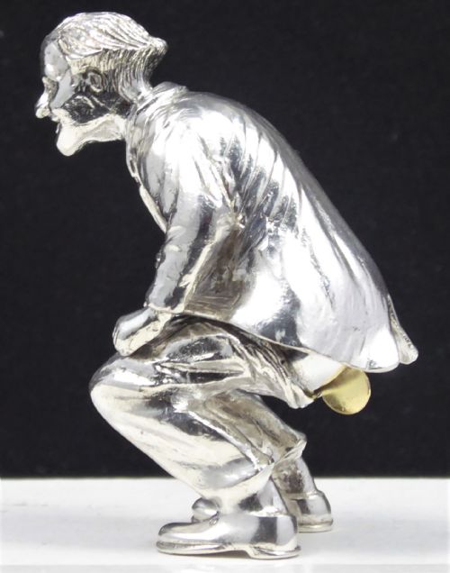 EXTREMLY RARE IF NOT UNIQUE SOLID SILVER MAN SQUATTING WITH GOLD COIN 18K - ADDITIONAL PHOTO 3