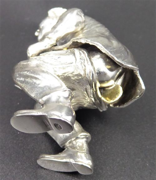 EXTREMLY RARE IF NOT UNIQUE SOLID SILVER MAN SQUATTING WITH GOLD COIN 18K - ADDITIONAL PHOTO 6