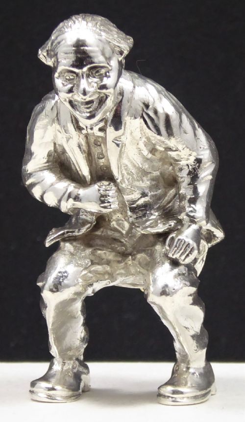 EXTREMLY RARE IF NOT UNIQUE SOLID SILVER MAN SQUATTING WITH GOLD COIN 18K - ADDITIONAL PHOTO 7