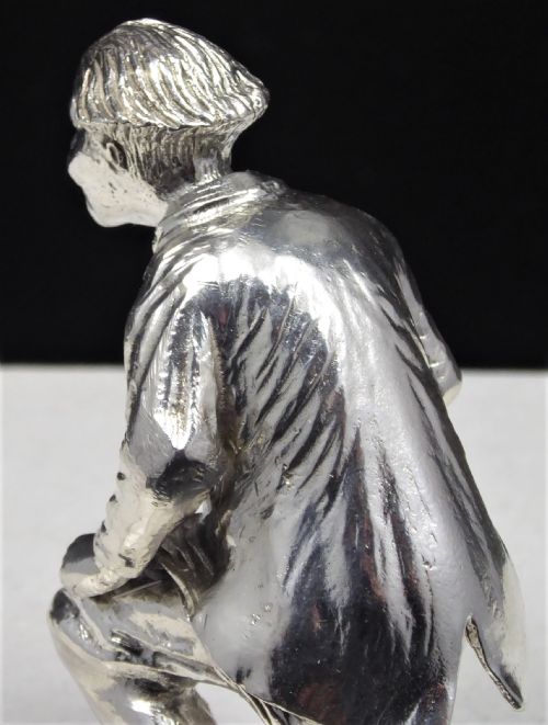 EXTREMLY RARE IF NOT UNIQUE SOLID SILVER MAN SQUATTING WITH GOLD COIN 18K - ADDITIONAL PHOTO 11