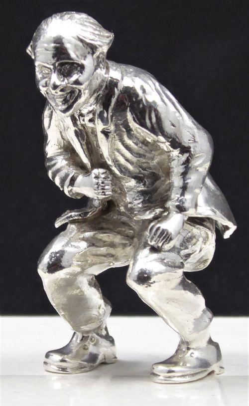 EXTREMLY RARE IF NOT UNIQUE SOLID SILVER MAN SQUATTING WITH GOLD COIN 18K - ADDITIONAL PHOTO 12