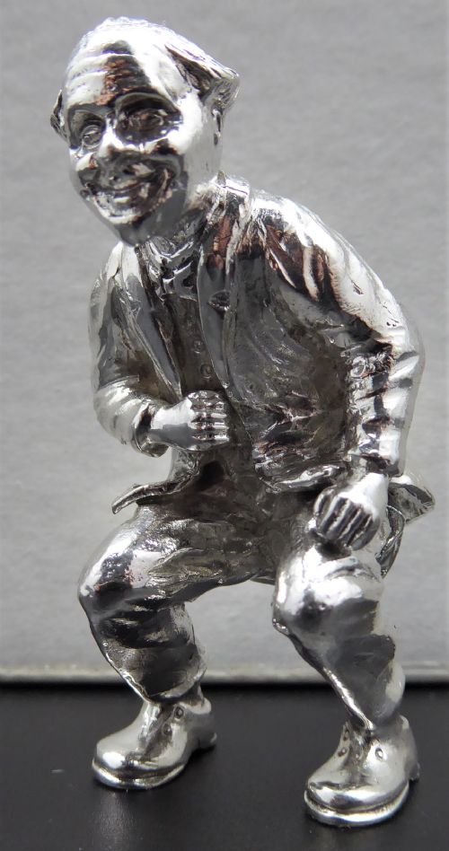 EXTREMLY RARE IF NOT UNIQUE SOLID SILVER MAN SQUATTING WITH GOLD COIN 18K - ADDITIONAL PHOTO 13