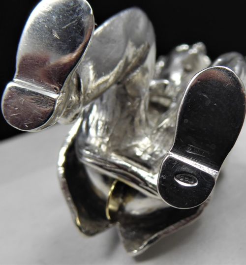 EXTREMLY RARE IF NOT UNIQUE SOLID SILVER MAN SQUATTING WITH GOLD COIN 18K - ADDITIONAL PHOTO 17