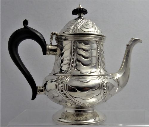 solid silver batchelors tea pot 1925 - CATEGORY: ANTIQUE SILVER - DATED 1920