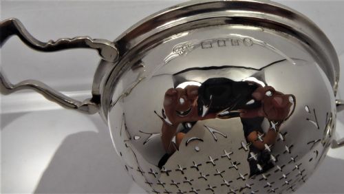 SOLID SILVER TEA STRAINER AND BOWL 1935 - ADDITIONAL PHOTO 7