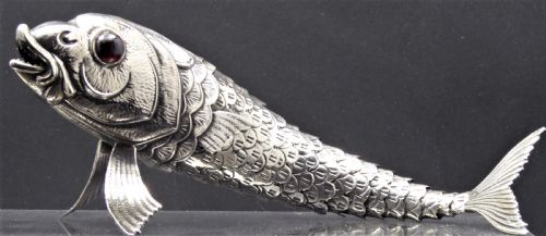 solid silver articulated fish - CATEGORY: ANTIQUE SILVER - DATED 1950
