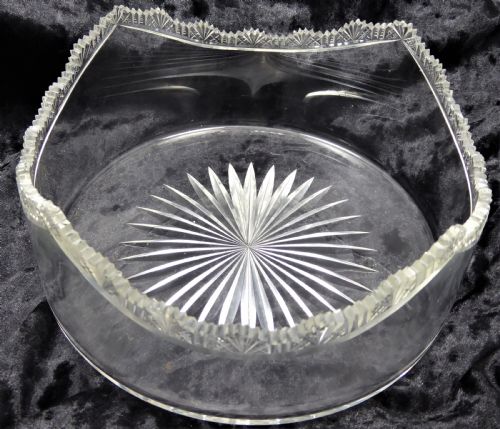 STUNNING AND RARE 4 COLUMN STANDING BOWL - ADDITIONAL PHOTO 9