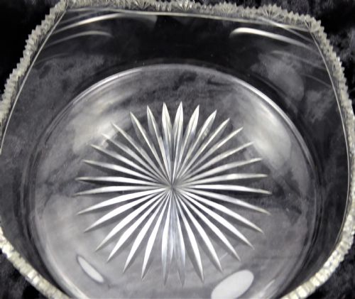STUNNING AND RARE 4 COLUMN STANDING BOWL - ADDITIONAL PHOTO 11