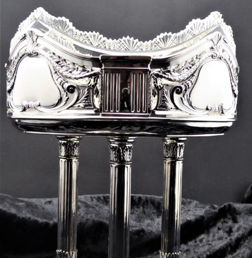 STUNNING AND RARE 4 COLUMN STANDING BOWL - ADDITIONAL PHOTO 13