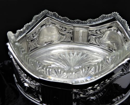 STUNNING AND RARE 4 COLUMN STANDING BOWL - ADDITIONAL PHOTO 15