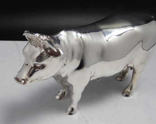 SOLID CAST SILVER FIGURE OF A BULL - ADDITIONAL PHOTO 1