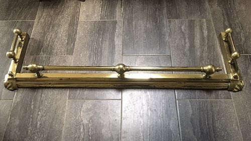 A Victorian Decorative Brass Fender